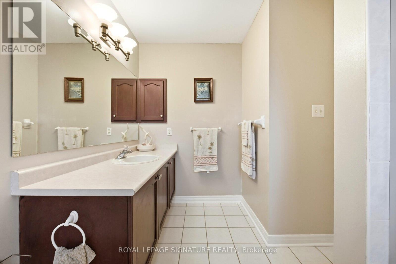 52 Durham Street, Halton Hills, Ontario  L7G 5X4 - Photo 43 - W12808762