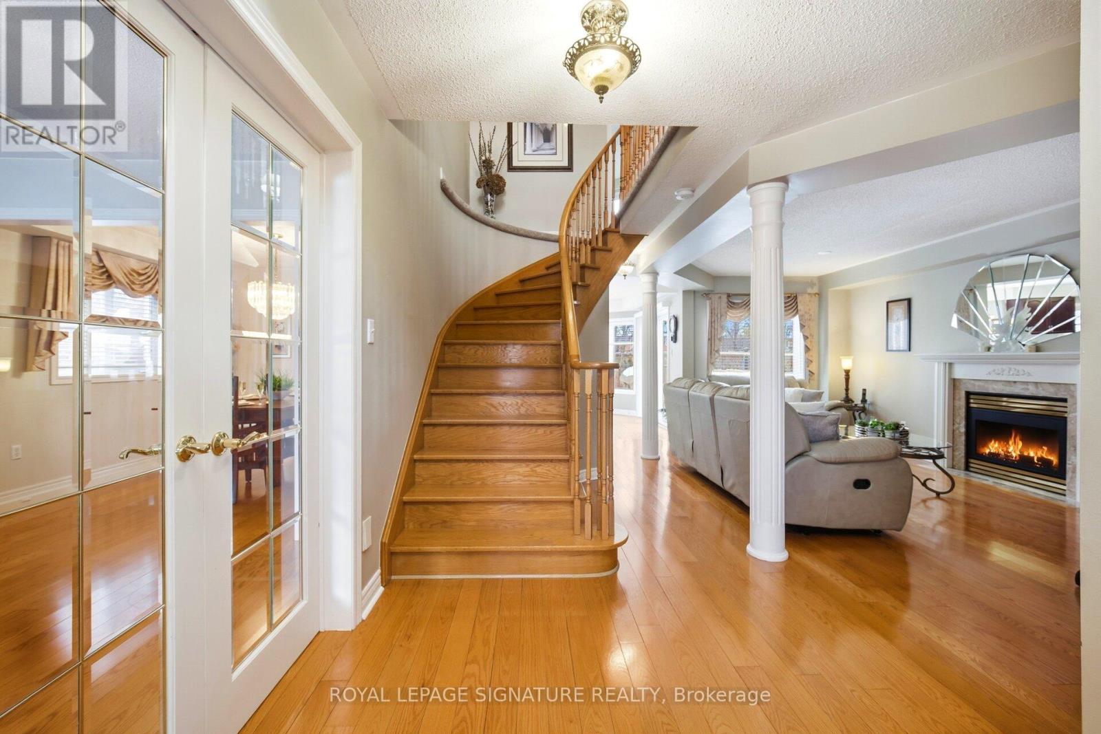 52 Durham Street, Halton Hills, Ontario  L7G 5X4 - Photo 9 - W12808762