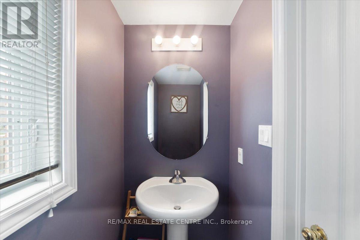 1 Laverty Crescent, Orangeville, Ontario  L9W 6T1 - Photo 4 - W12808764