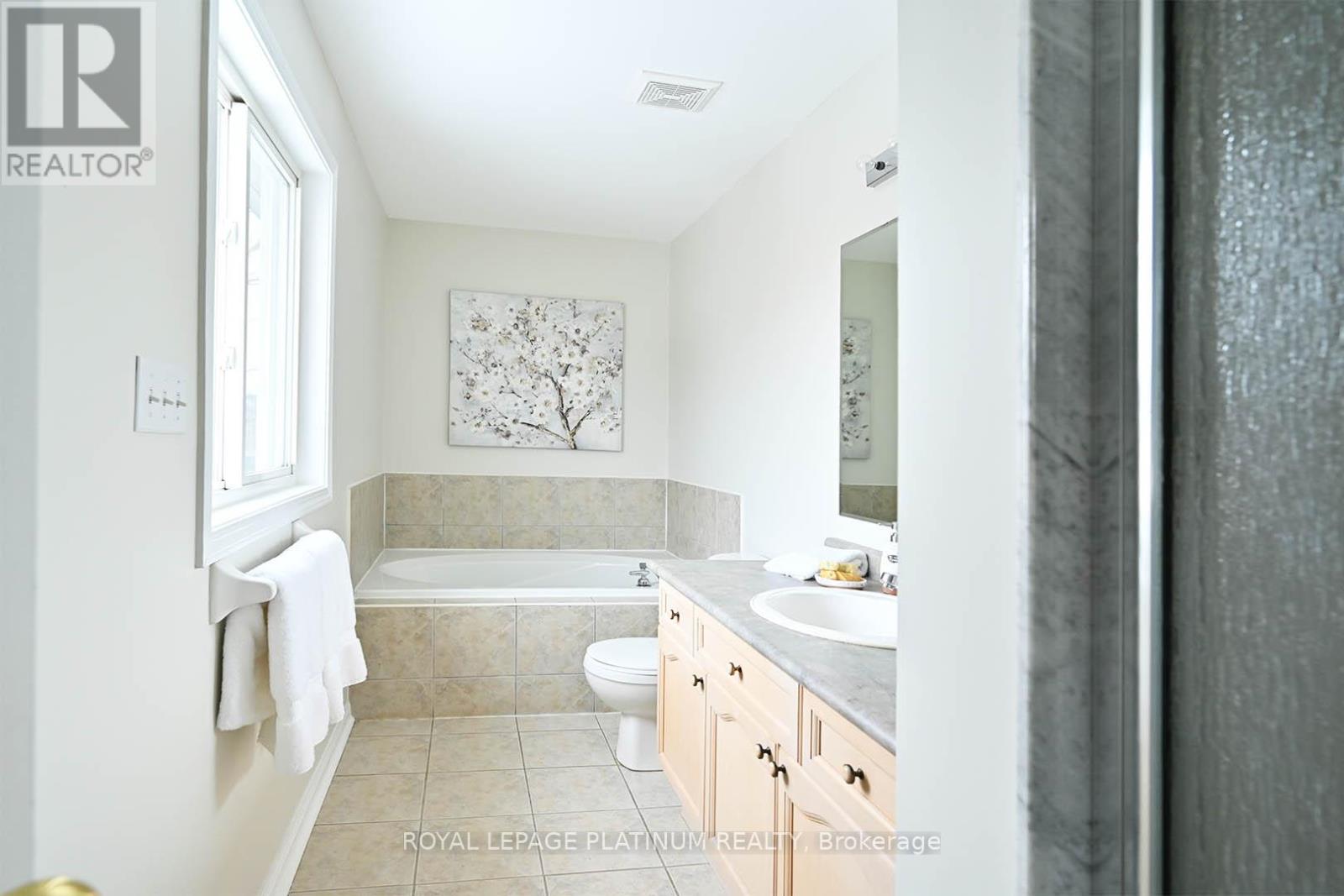 21 Vista Green Crescent, Brampton, Ontario  L7A 2S3 - Photo 24 - W12808768