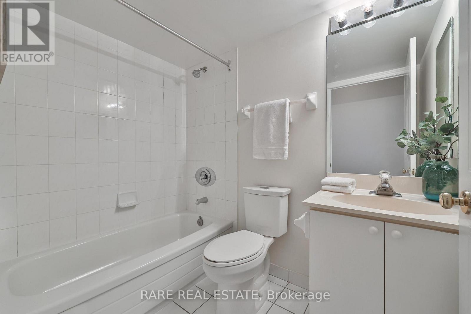 812 - 135 Hillcrest Avenue, Mississauga, Ontario  L5B 4B1 - Photo 17 - W12808772