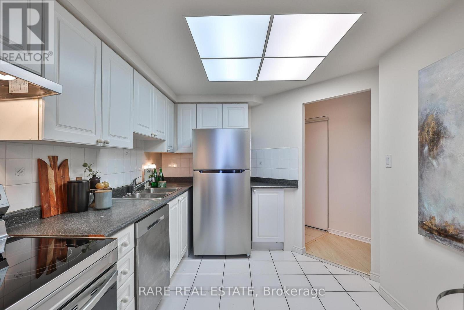 812 - 135 Hillcrest Avenue, Mississauga, Ontario  L5B 4B1 - Photo 20 - W12808772