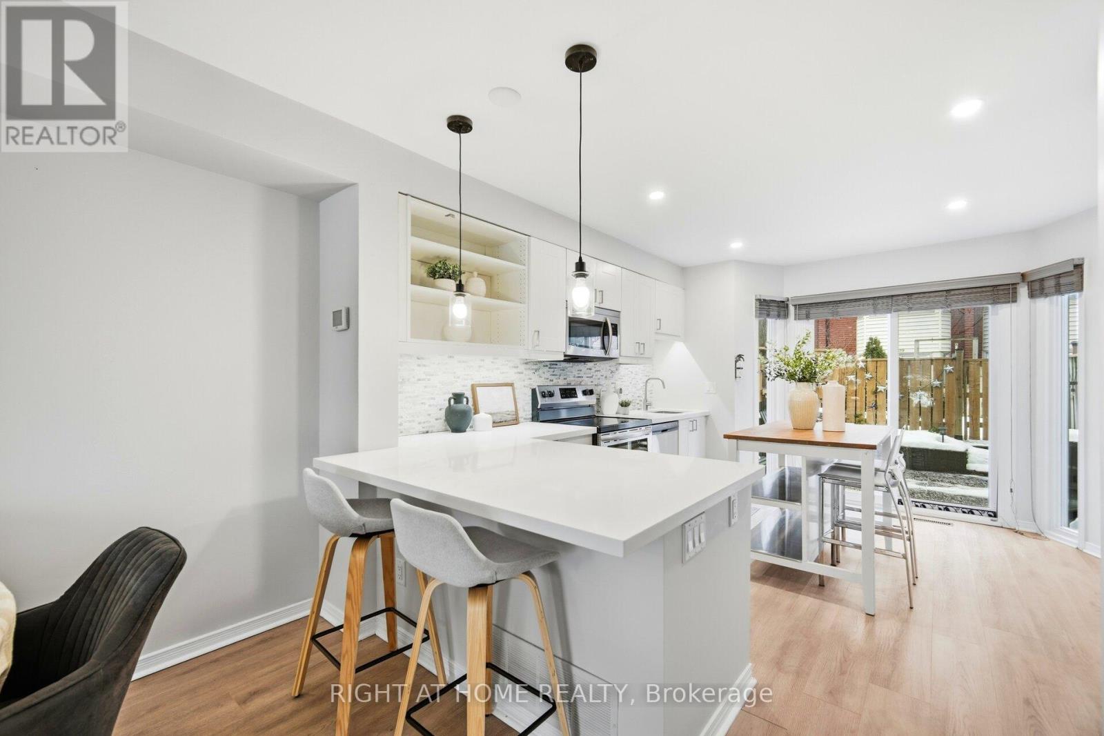 533 - 895 Maple Avenue, Burlington, Ontario  L7S 2H7 - Photo 18 - W12808778