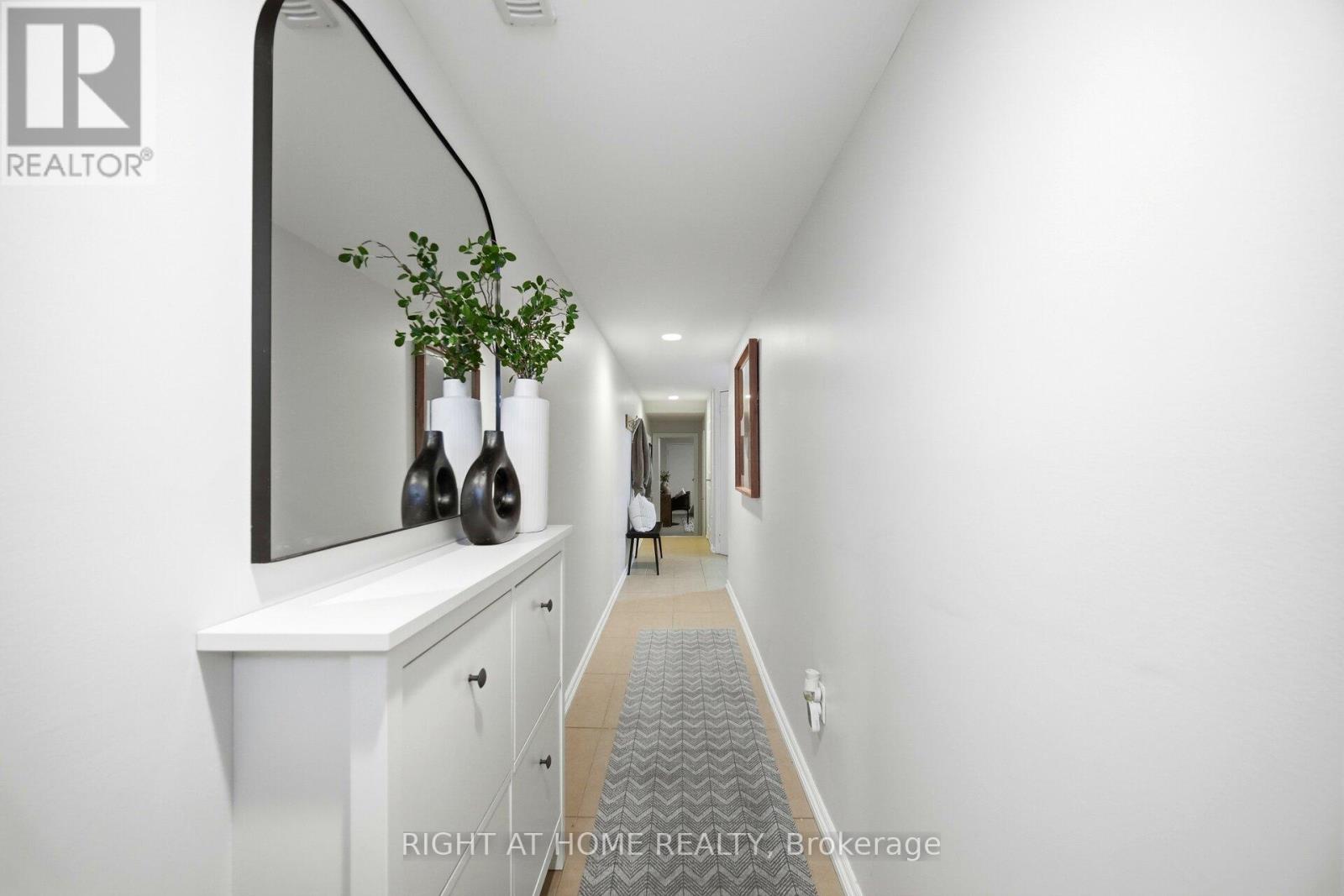 533 - 895 Maple Avenue, Burlington, Ontario  L7S 2H7 - Photo 4 - W12808778