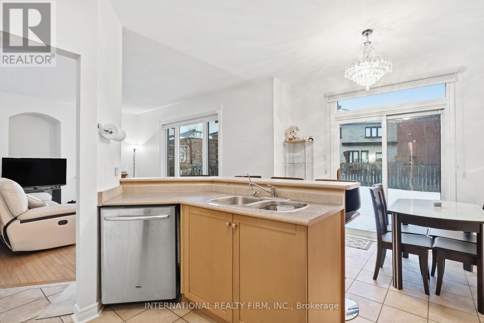 56 Wildberry Crescent, Vaughan, Ontario  L4H 2C6 - Photo 8 - N12808742