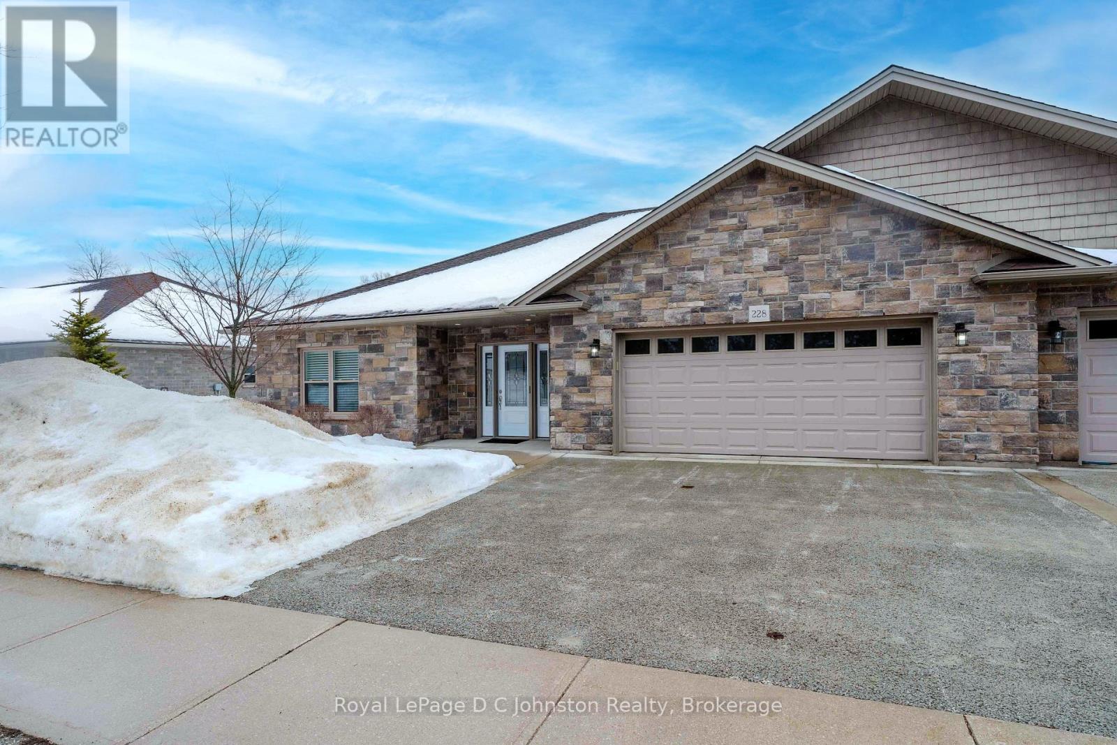 228 Grey Street S, Saugeen Shores, Ontario  N0H 2L0 - Photo 2 - X12808830