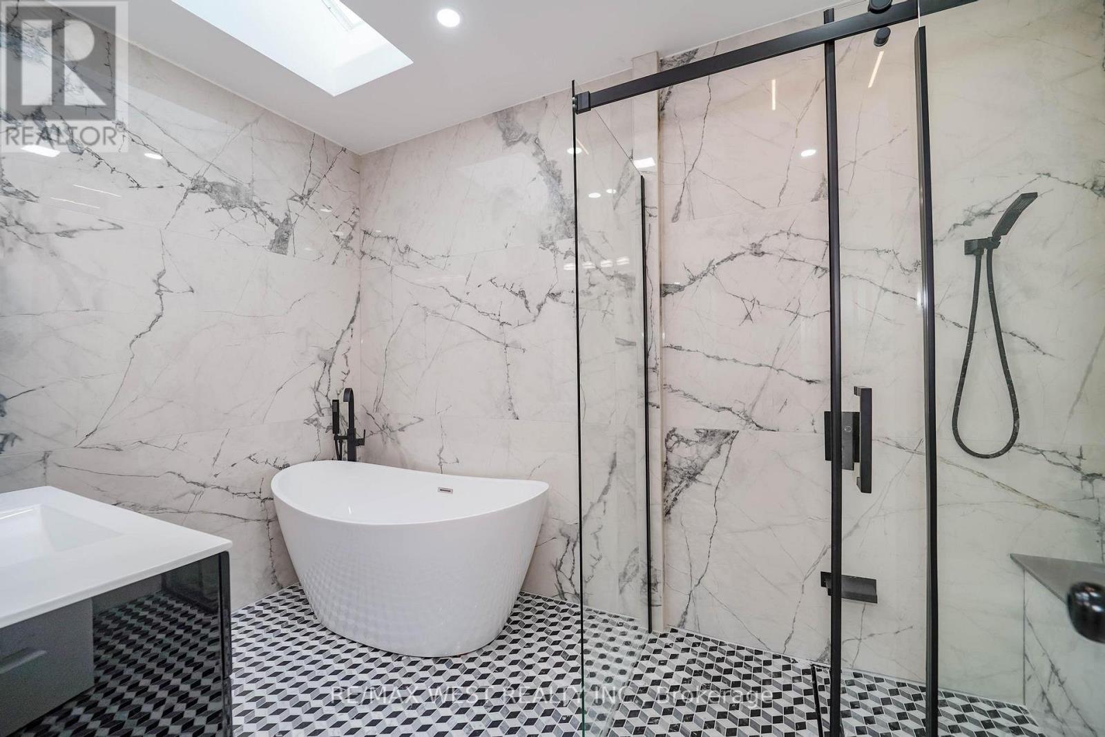 7118 Yonge Street, Innisfil, Ontario  L9S 4P3 - Photo 7 - N12808316