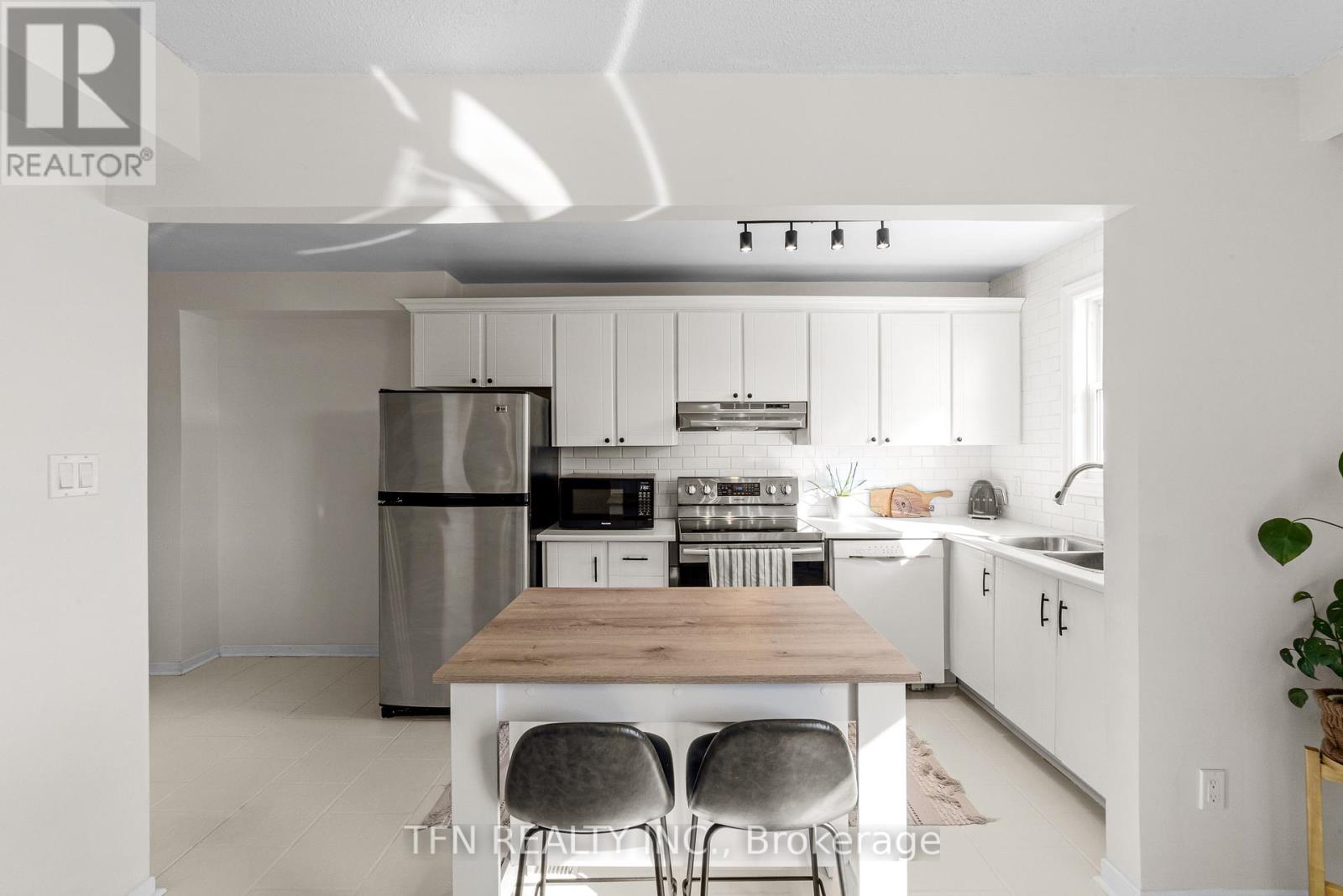 21 - 30 Heslop Road, Milton, Ontario  L9T 1B3 - Photo 20 - W12762668