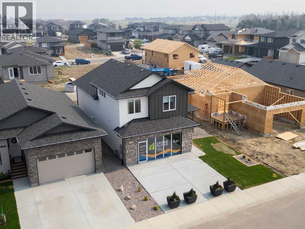 552 Riverhills Way W, Lethbridge, Alberta  T1K 8H8 - Photo 2 - A2278751