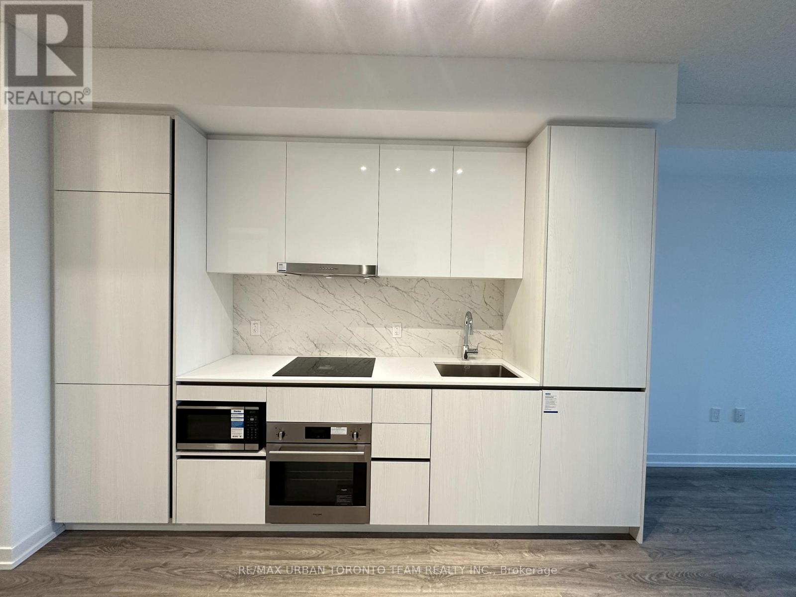 2111 - 8 Interchange Way, Vaughan (Vaughan Corporate Centre), Ontario  L4K 5Z7 - Photo 4 - N12808832