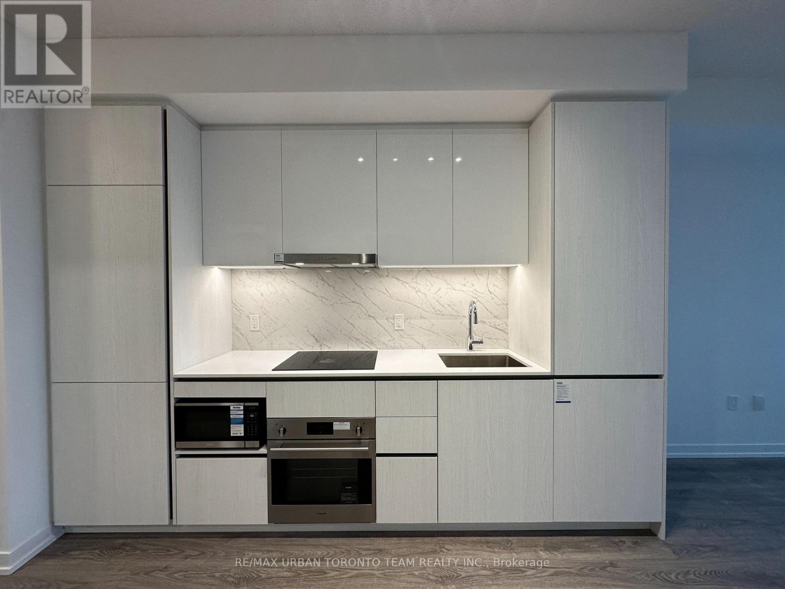 2111 - 8 Interchange Way, Vaughan (Vaughan Corporate Centre), Ontario  L4K 5Z7 - Photo 5 - N12808832