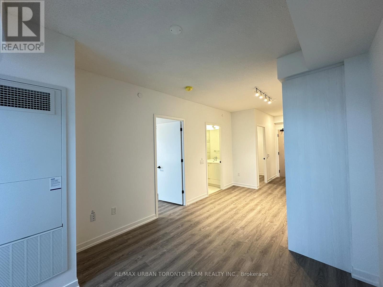 2111 - 8 Interchange Way, Vaughan (Vaughan Corporate Centre), Ontario  L4K 5Z7 - Photo 7 - N12808832