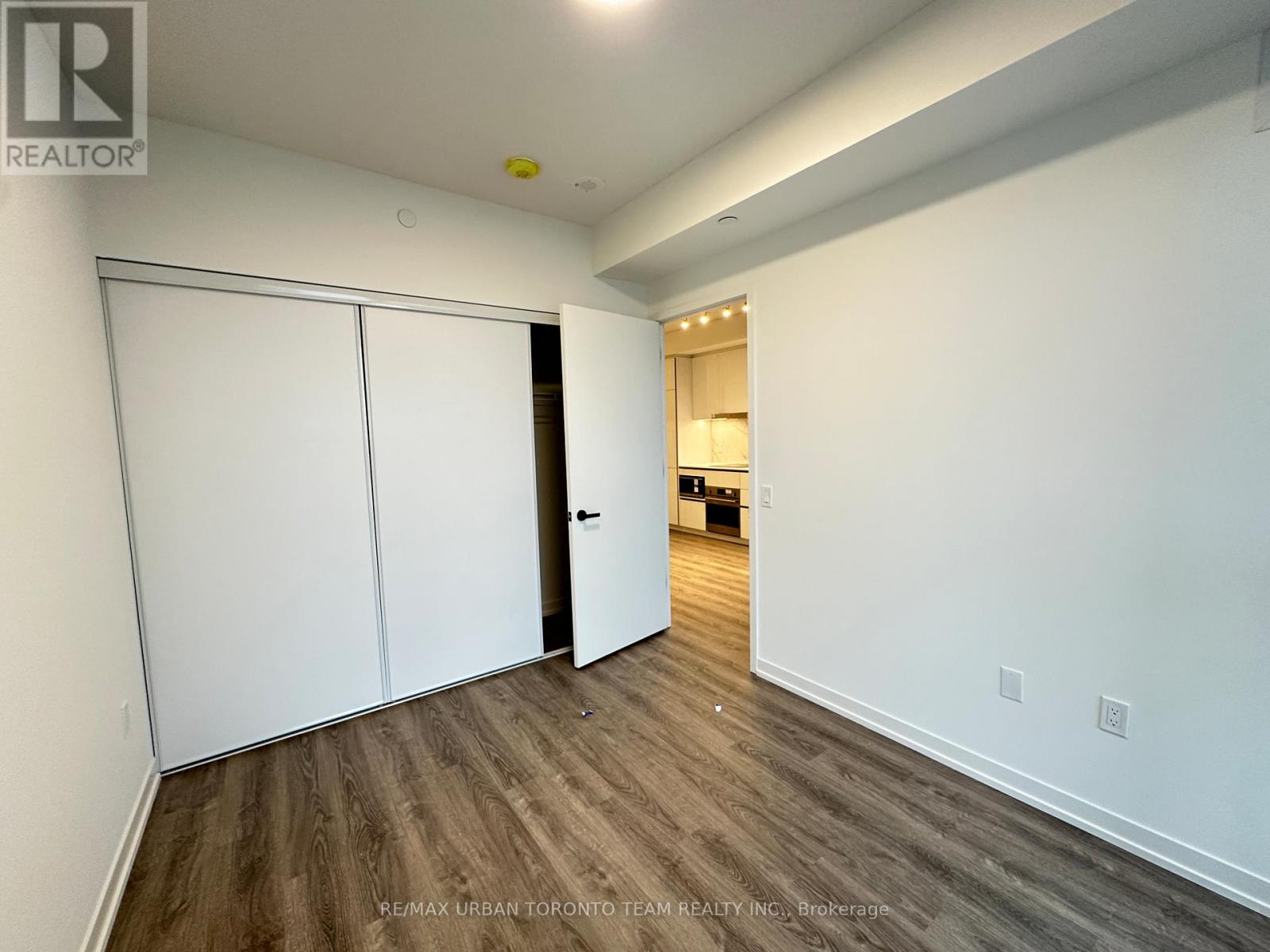 2111 - 8 Interchange Way, Vaughan (Vaughan Corporate Centre), Ontario  L4K 5Z7 - Photo 9 - N12808832