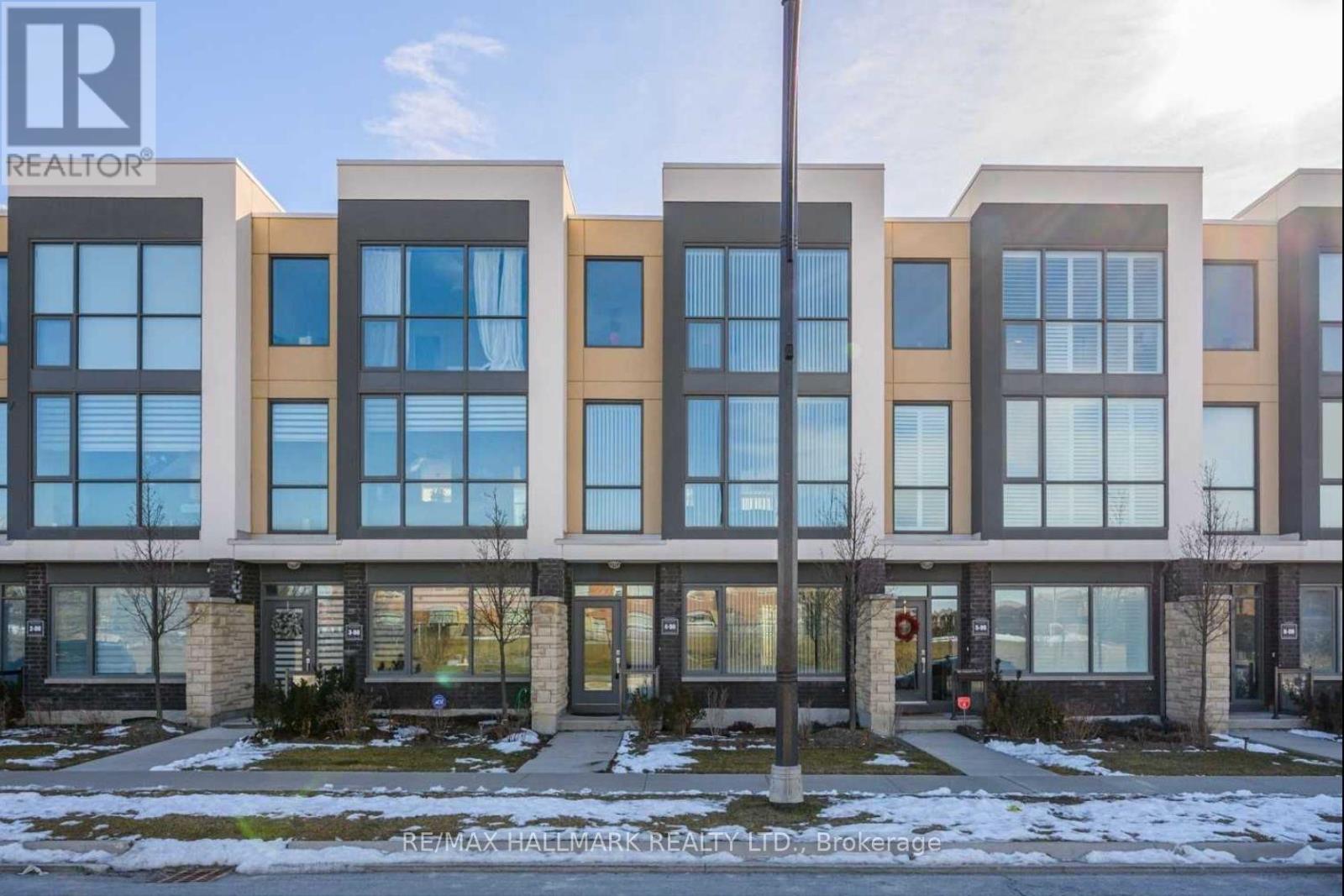 4 - 90 Little Creek Road, Mississauga, Ontario  L5R 0E9 - Photo 2 - W12805588