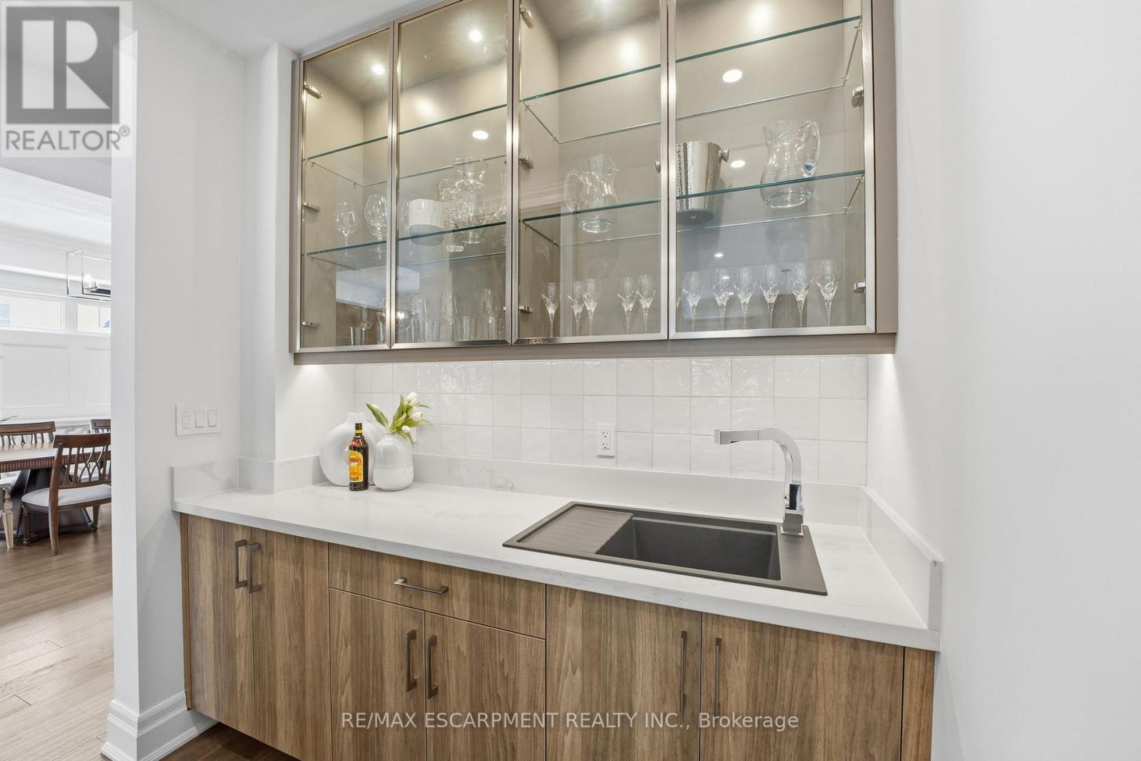 3 - 2265 Lakeshore Road, Burlington, Ontario  L7R 1B1 - Photo 17 - W12808822