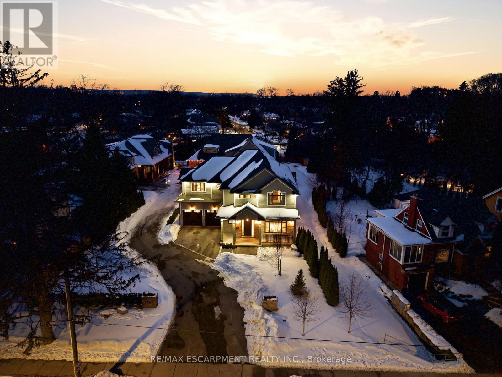 3 - 2265 Lakeshore Road, Burlington, Ontario  L7R 1B1 - Photo 2 - W12808822