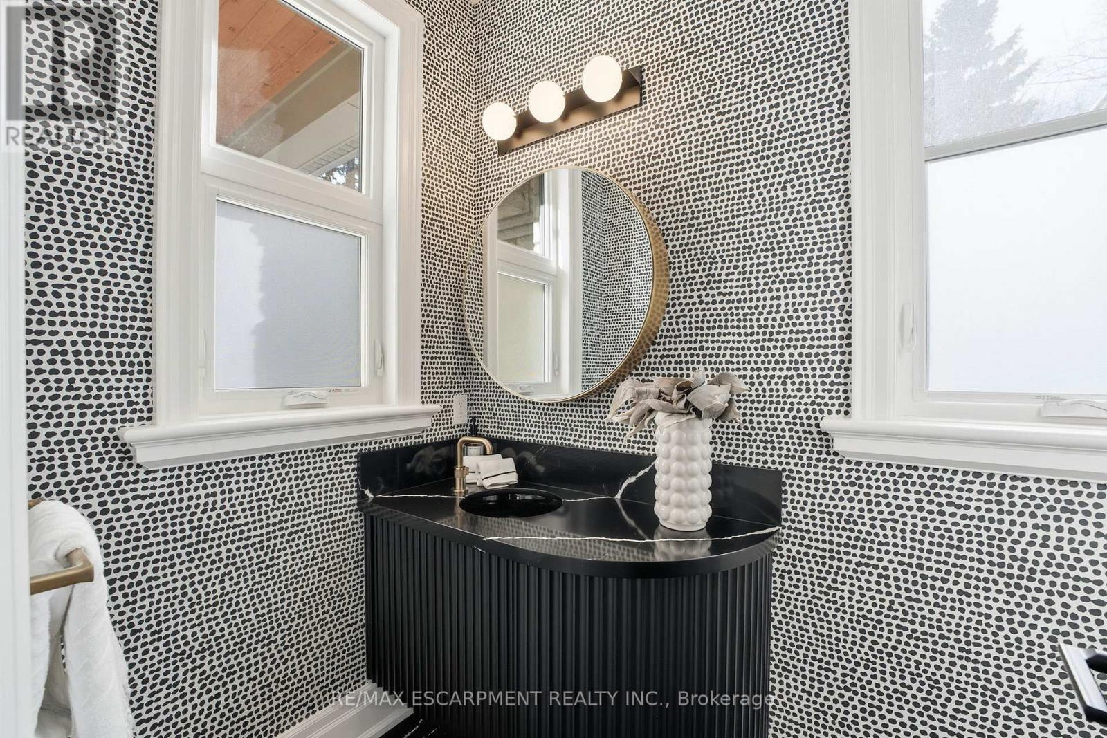 3 - 2265 Lakeshore Road, Burlington, Ontario  L7R 1B1 - Photo 37 - W12808822