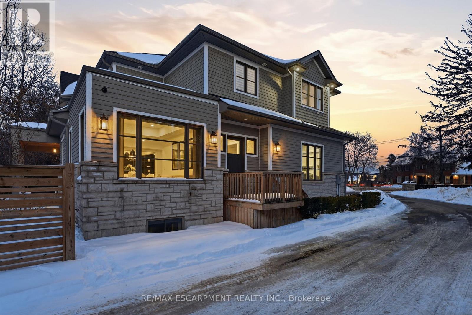 3 - 2265 Lakeshore Road, Burlington, Ontario  L7R 1B1 - Photo 4 - W12808822