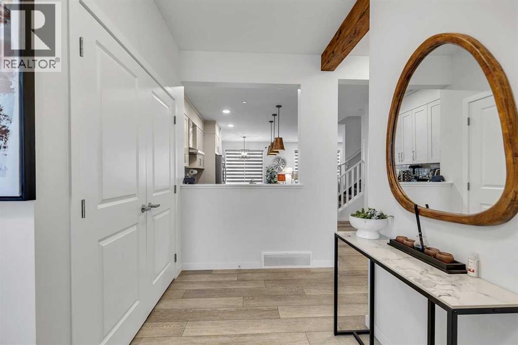 260 Lucas Way Nw, Calgary, Alberta  T3P 0R5 - Photo 5 - A2286813