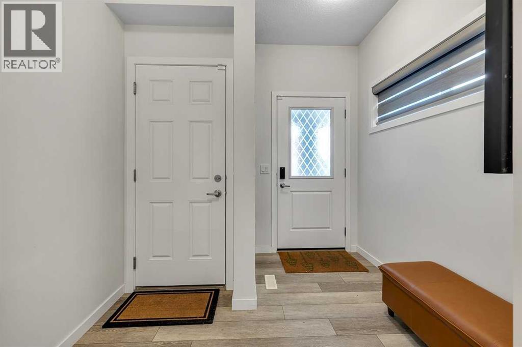 260 Lucas Way Nw, Calgary, Alberta  T3P 0R5 - Photo 3 - A2286813