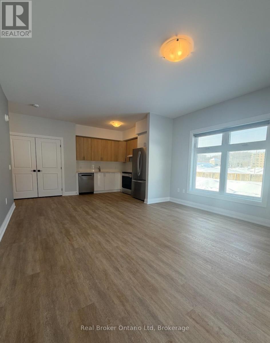 102 - 60 Donald Street, Barrie (Queen's Park), Ontario  L4N 1E3 - Photo 2 - S12808866