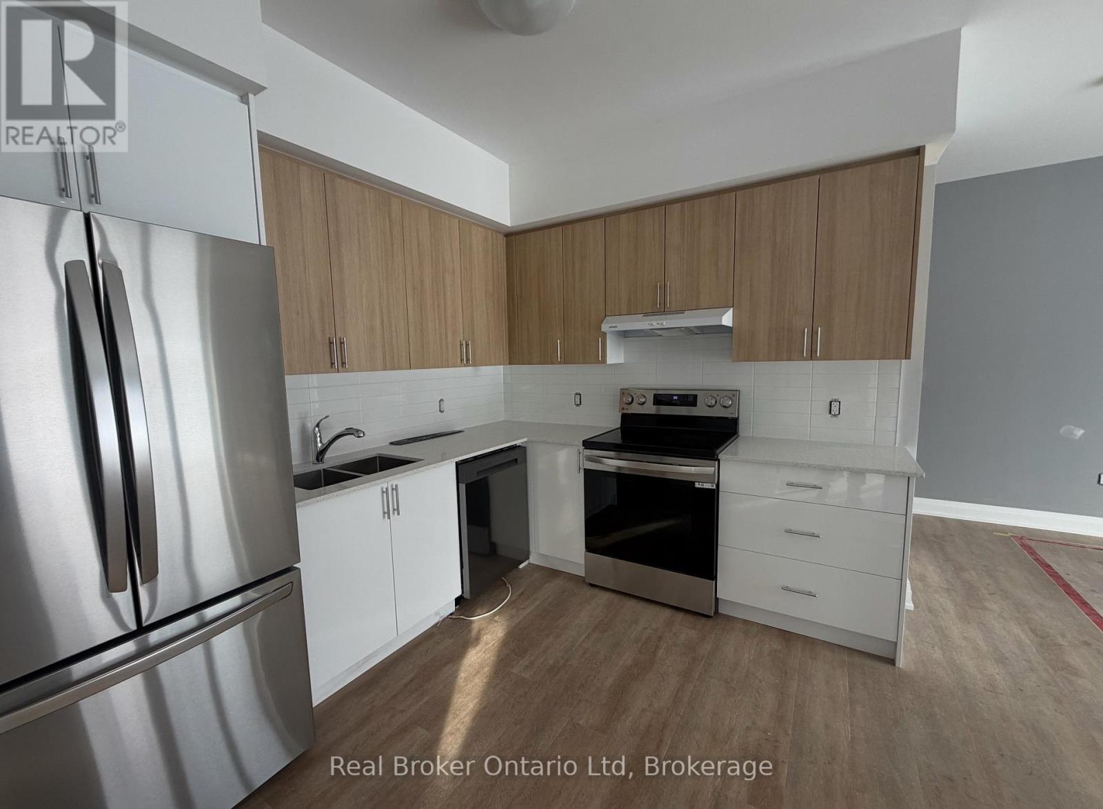 102 - 60 Donald Street, Barrie (Queen's Park), Ontario  L4N 1E3 - Photo 3 - S12808866