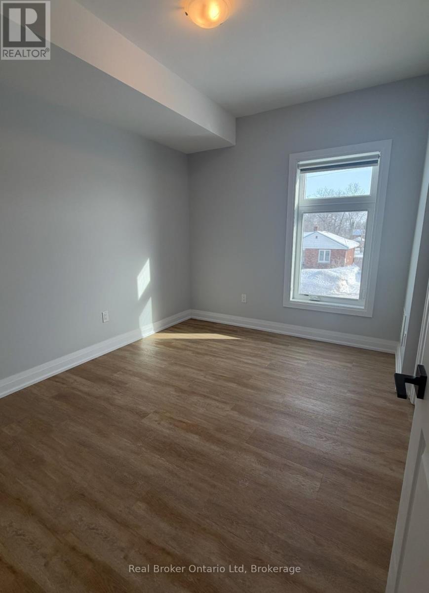 102 - 60 Donald Street, Barrie (Queen's Park), Ontario  L4N 1E3 - Photo 6 - S12808866