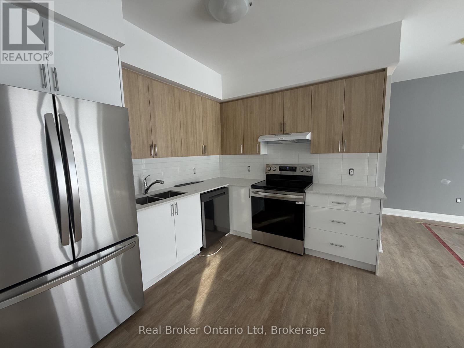 203 - 60 Donald Street, Barrie (Queen's Park), Ontario  L4N 1E3 - Photo 3 - S12808880