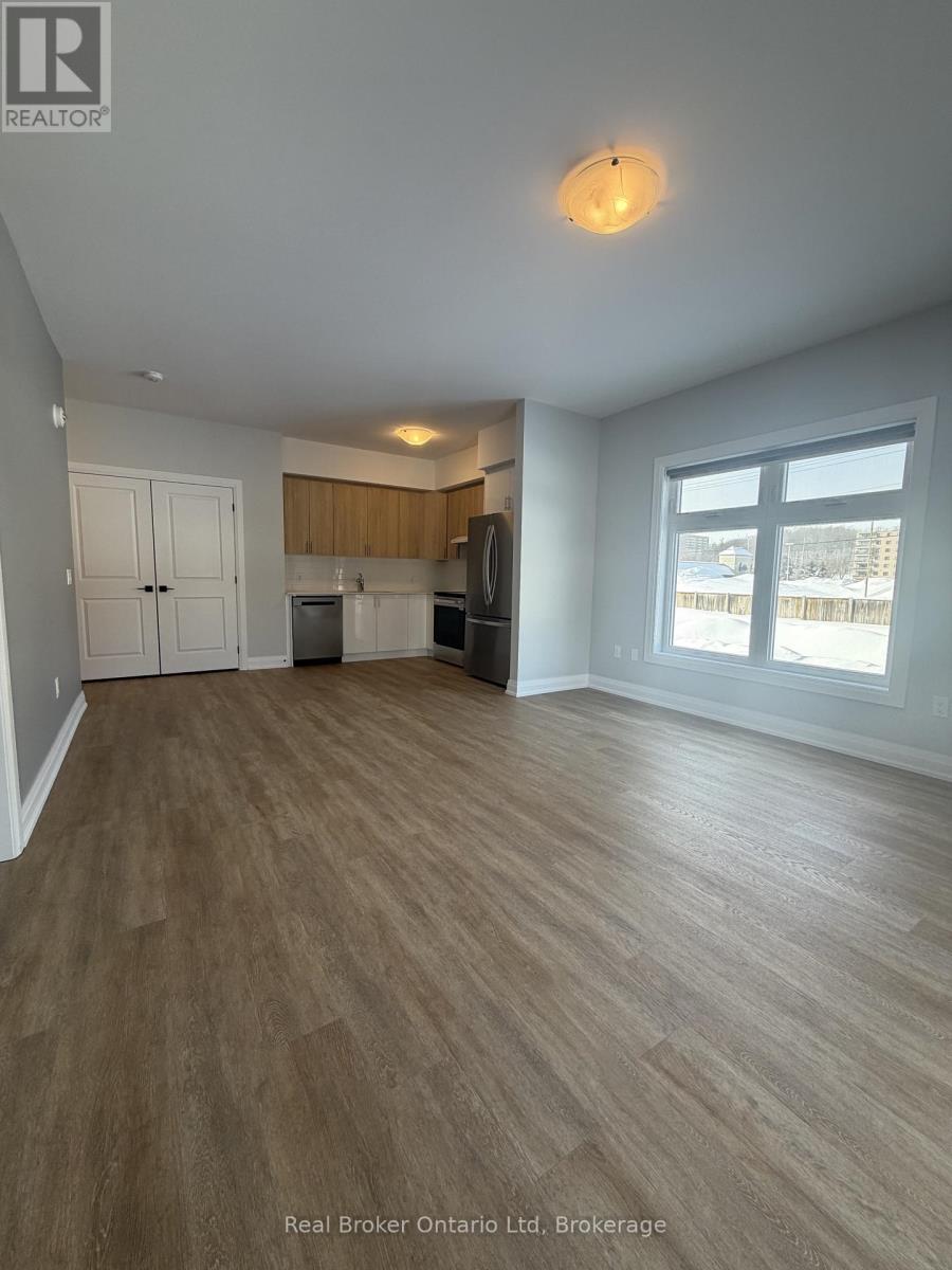 304 - 60 Donald Street, Barrie (Queen's Park), Ontario  L4N 1E3 - Photo 3 - S12808906