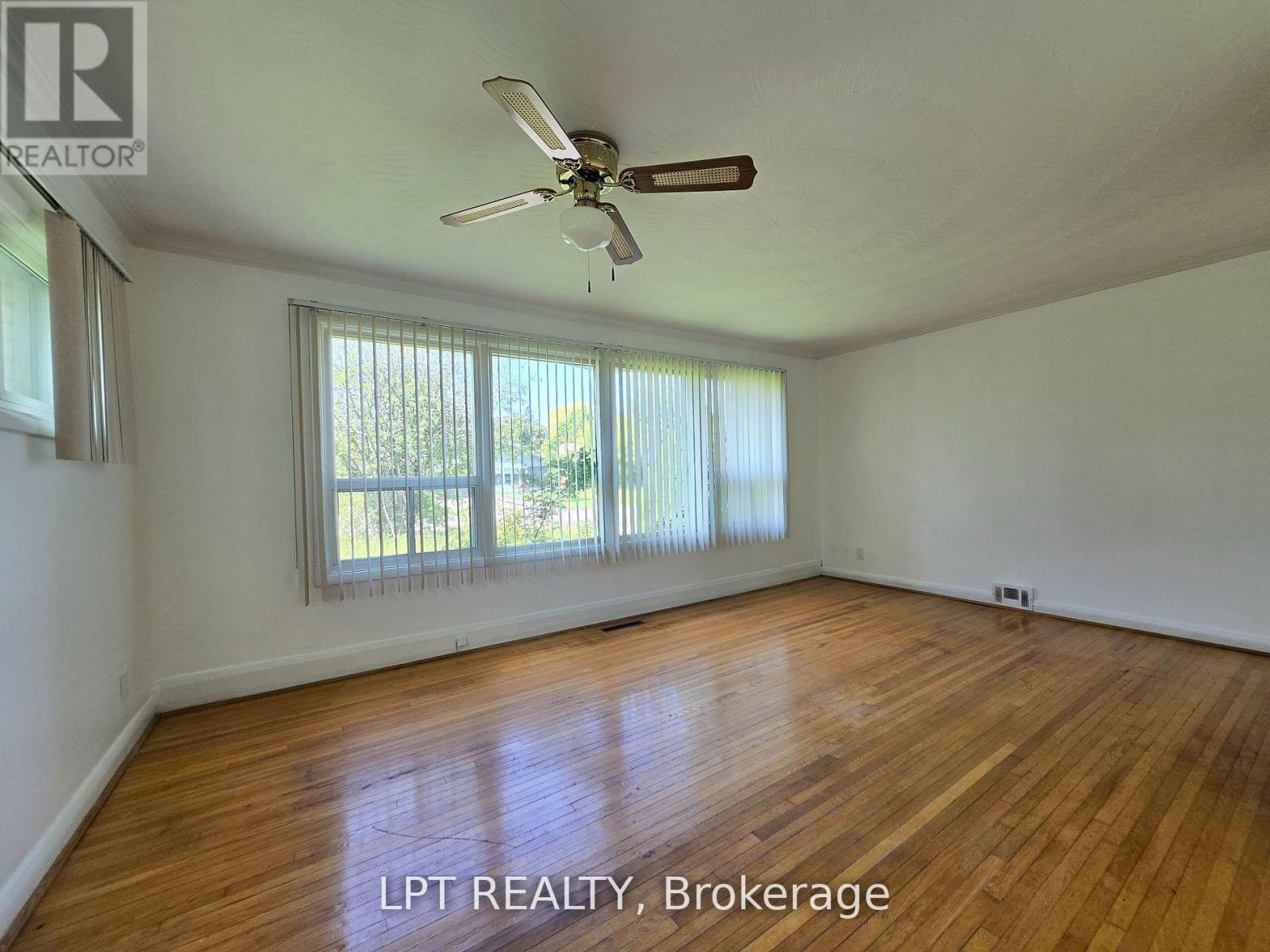 71 Deerfield Road, Toronto (Bendale), Ontario  M1K 4X2 - Photo 3 - E12808926