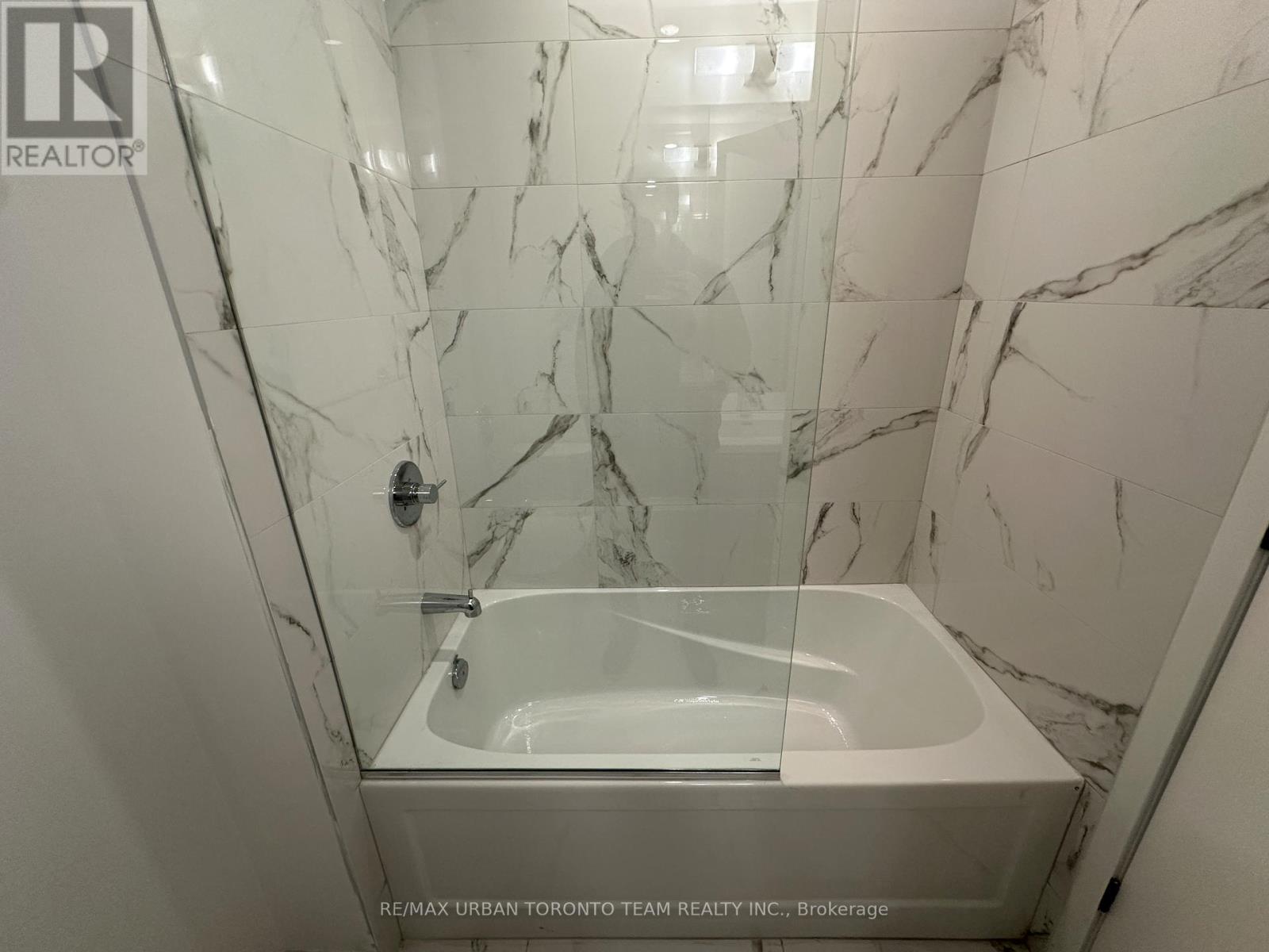 5305 - 8 Interchange Way, Vaughan (Vaughan Corporate Centre), Ontario  L4K 5Z7 - Photo 13 - N12808864