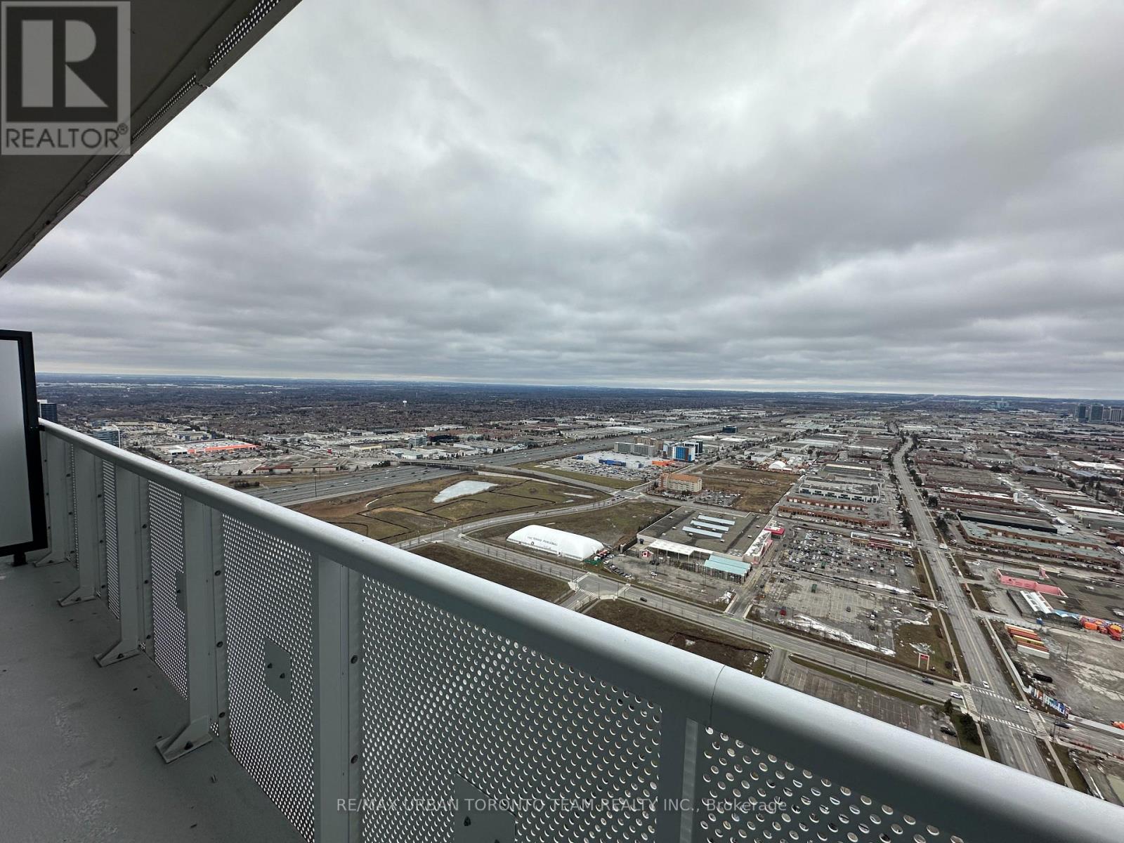 5305 - 8 Interchange Way, Vaughan (Vaughan Corporate Centre), Ontario  L4K 5Z7 - Photo 2 - N12808864