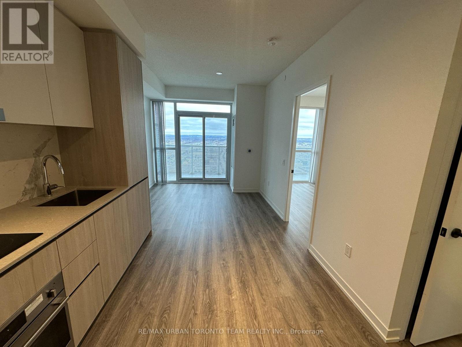 5305 - 8 Interchange Way, Vaughan (Vaughan Corporate Centre), Ontario  L4K 5Z7 - Photo 3 - N12808864