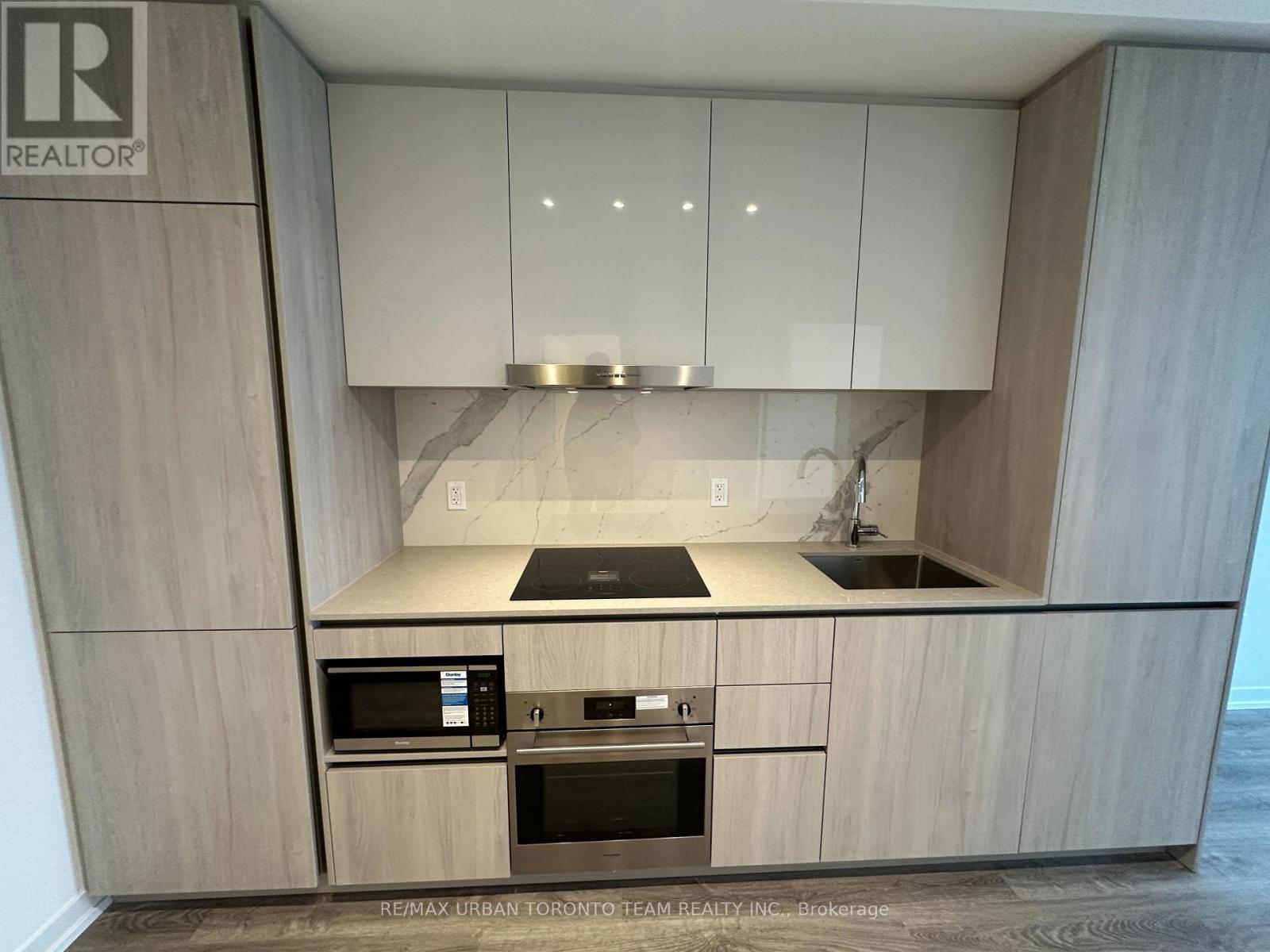 5305 - 8 Interchange Way, Vaughan (Vaughan Corporate Centre), Ontario  L4K 5Z7 - Photo 5 - N12808864