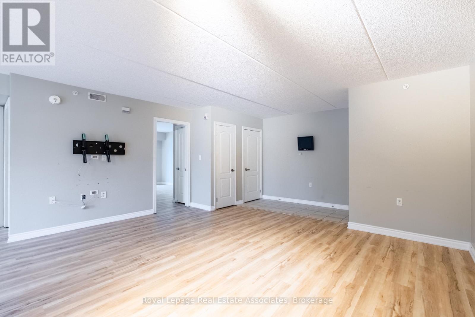 102 - 1460 Main Street E, Milton, Ontario  L9T 8W5 - Photo 8 - W12808808