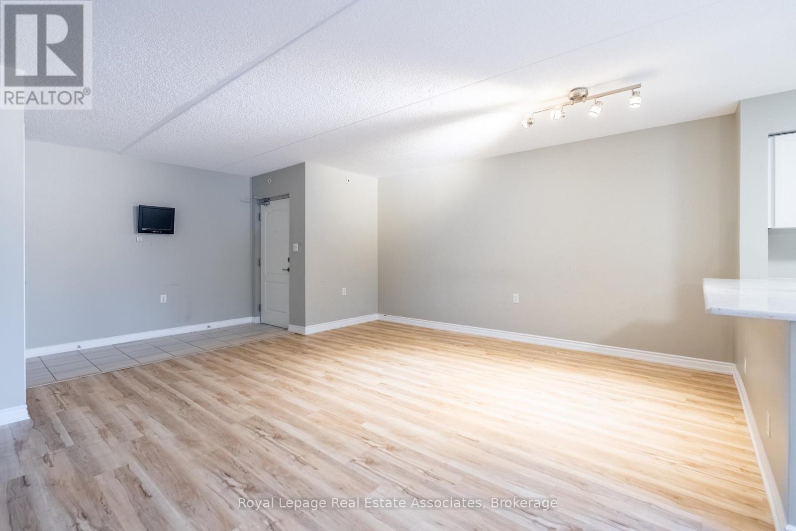 102 - 1460 Main Street E, Milton, Ontario  L9T 8W5 - Photo 11 - W12808808