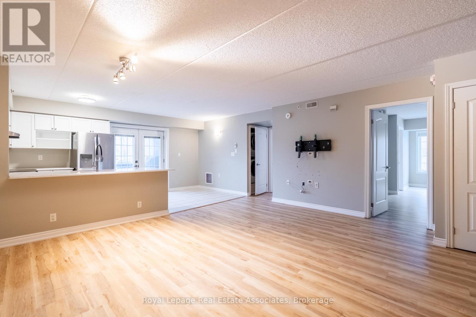 102 - 1460 Main Street E, Milton, Ontario  L9T 8W5 - Photo 7 - W12808808