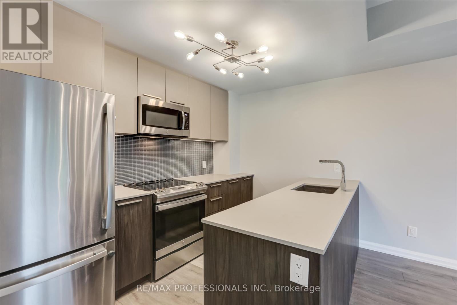 Th3 - 10 Brin Drive, Toronto, Ontario  M8X 0B3 - Photo 12 - W12808868