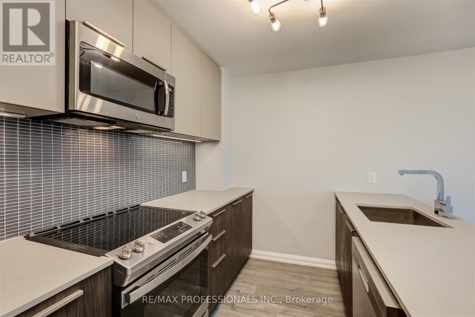 Th3 - 10 Brin Drive, Toronto, Ontario  M8X 0B3 - Photo 13 - W12808868