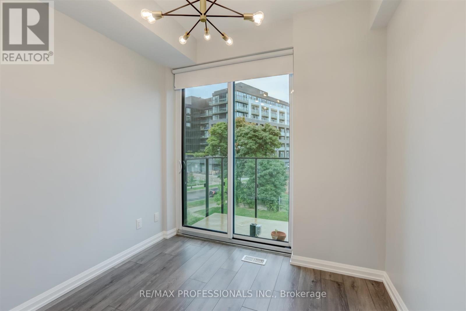 Th3 - 10 Brin Drive, Toronto, Ontario  M8X 0B3 - Photo 28 - W12808868