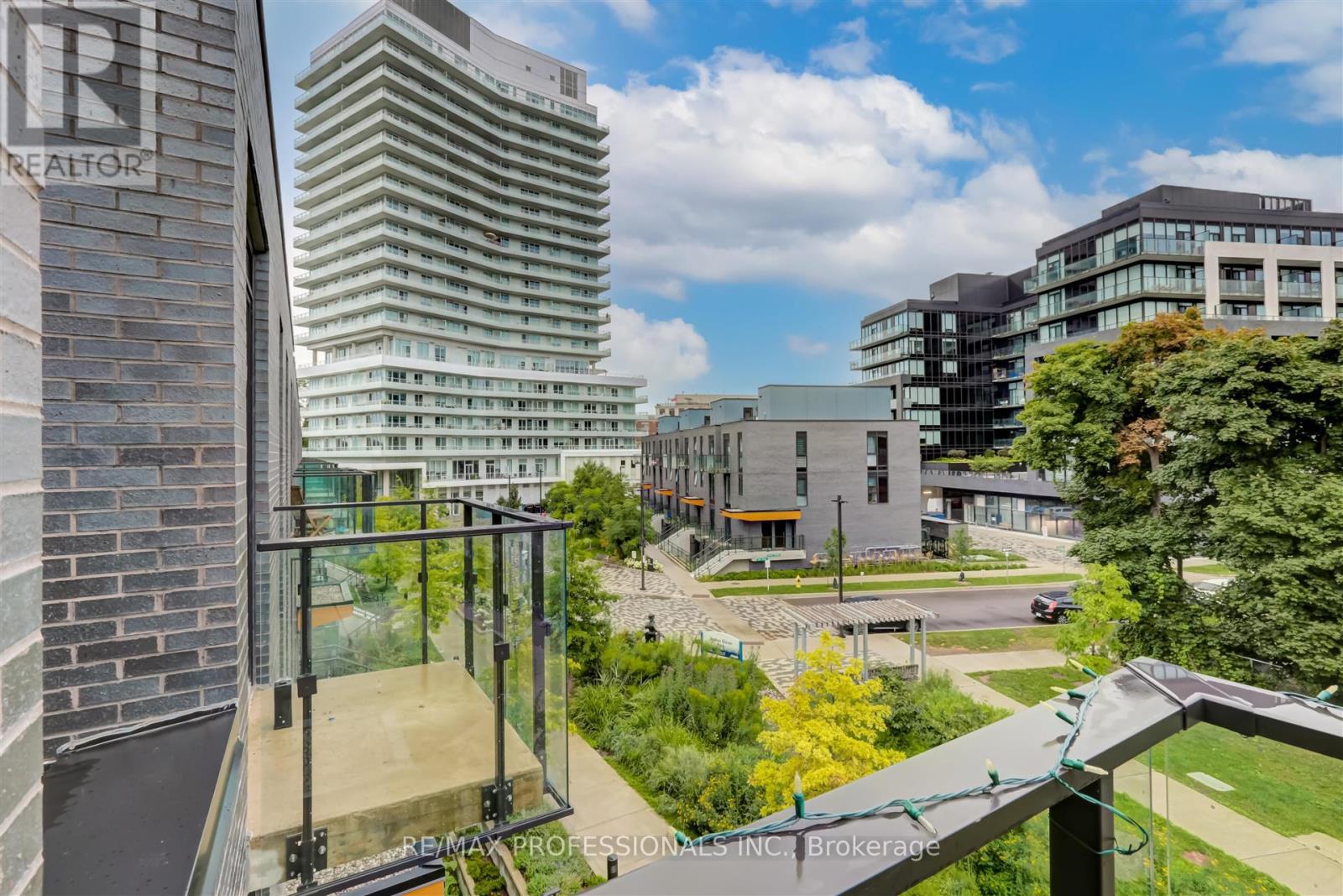 Th3 - 10 Brin Drive, Toronto, Ontario  M8X 0B3 - Photo 34 - W12808868