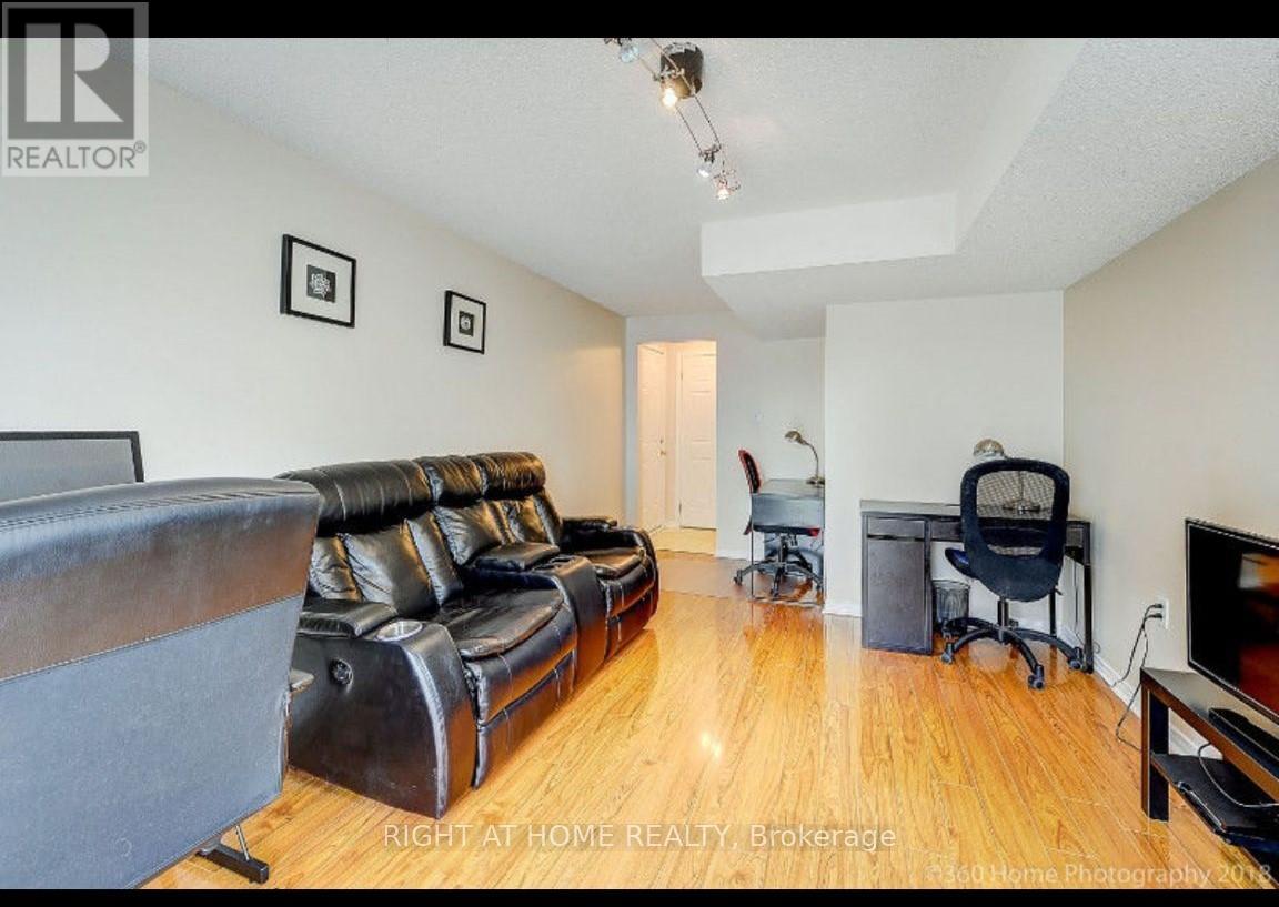 44 - 7155 Magistrate Terrace, Mississauga (Meadowvale Village), Ontario  L5W 1Y8 - Photo 3 - W12808916