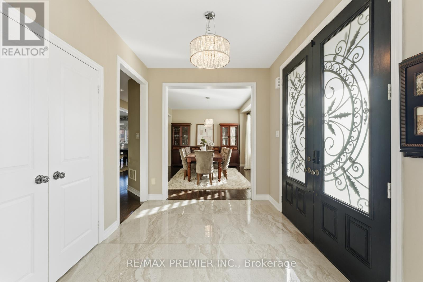 31 Boyces Creek Court, Caledon (Caledon East), Ontario  L7C 3S2 - Photo 7 - W12808934