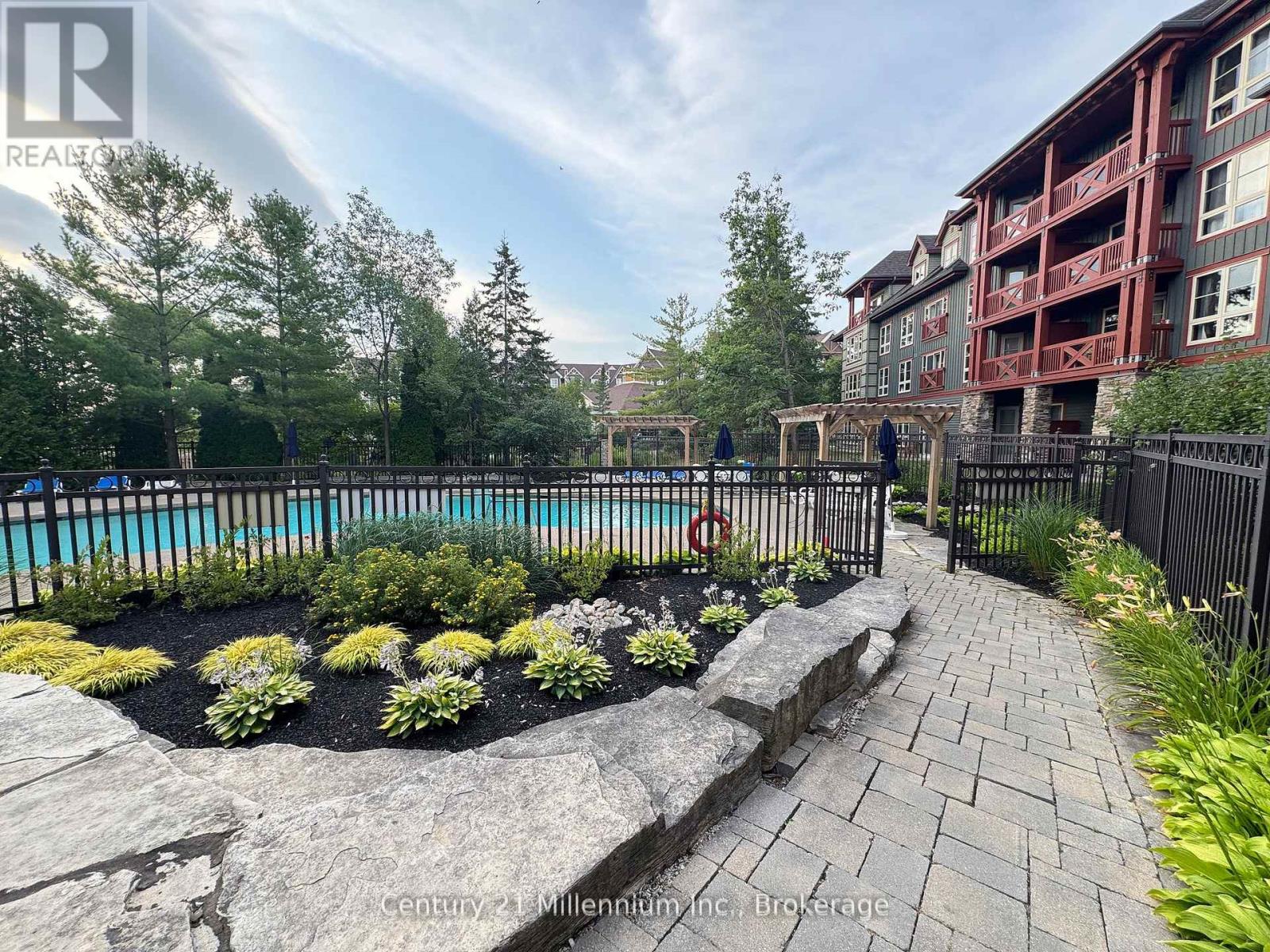 201 - 152 Jozo Weider Boulevard, Blue Mountains, Ontario  L9Y 0V2 - Photo 5 - X12808956