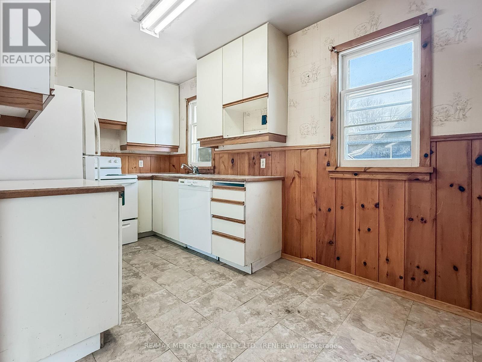 160 Francis Street, Renfrew, Ontario  K7V 1C4 - Photo 4 - X12808724