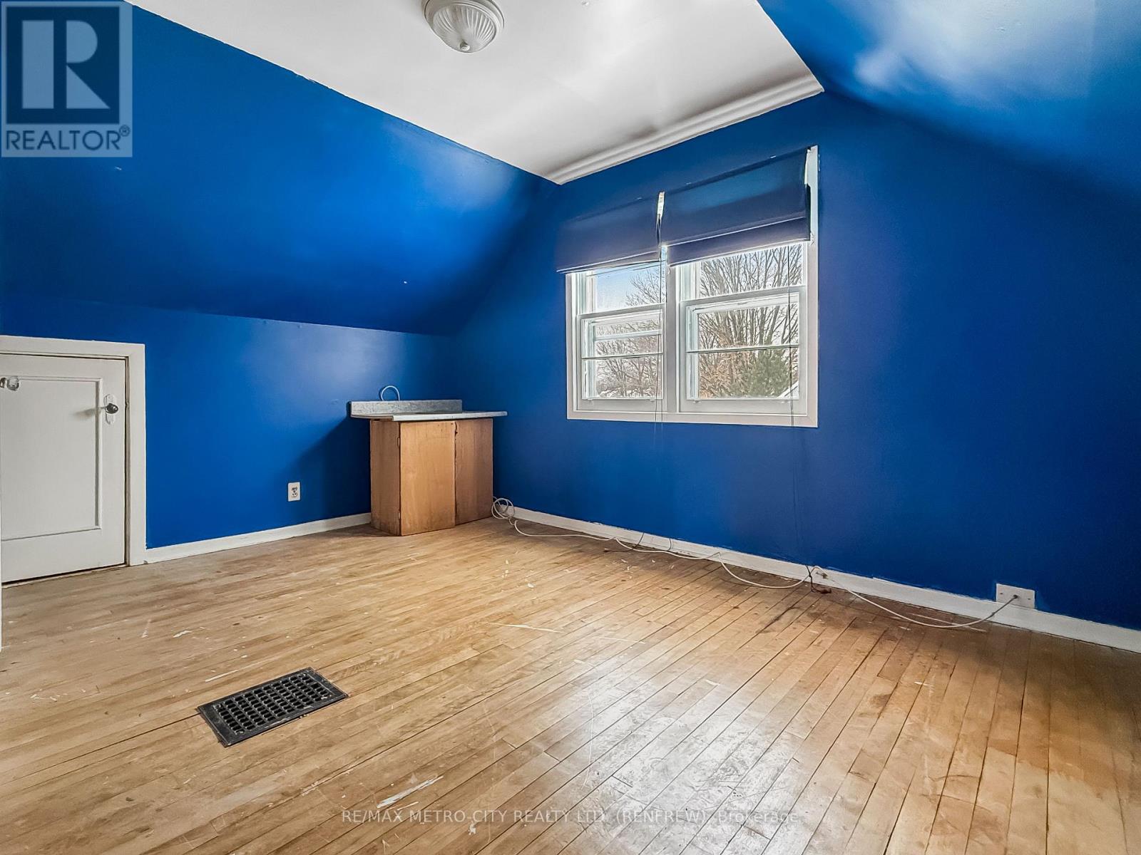 160 Francis Street, Renfrew, Ontario  K7V 1C4 - Photo 9 - X12808724