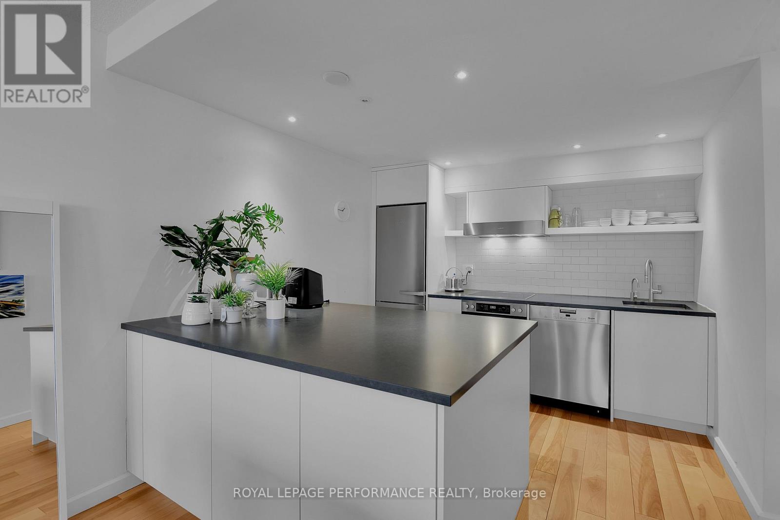 905 - 373 Laurier Avenue E, Ottawa, Ontario  K1N 8X6 - Photo 10 - X12808958