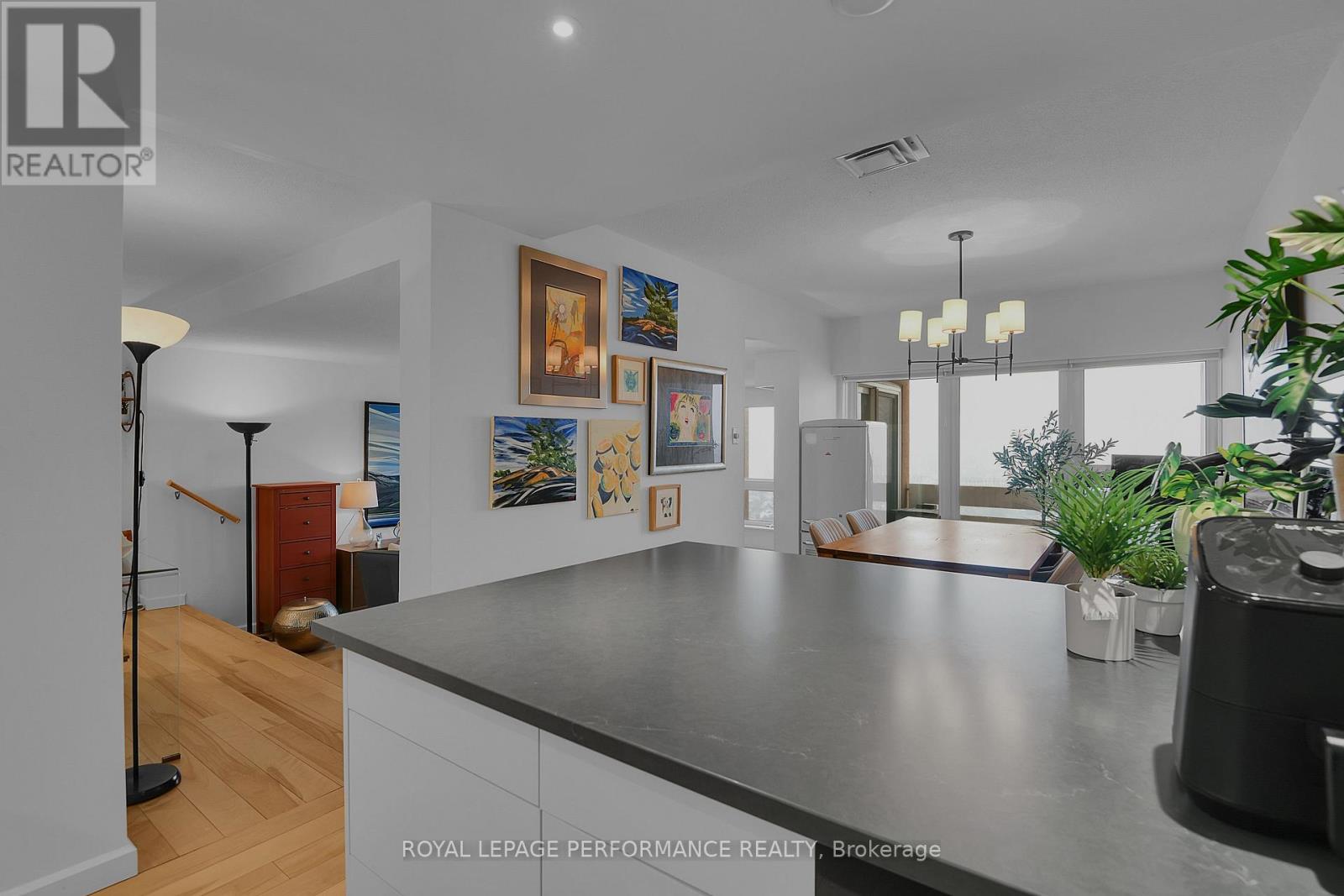 905 - 373 Laurier Avenue E, Ottawa, Ontario  K1N 8X6 - Photo 11 - X12808958