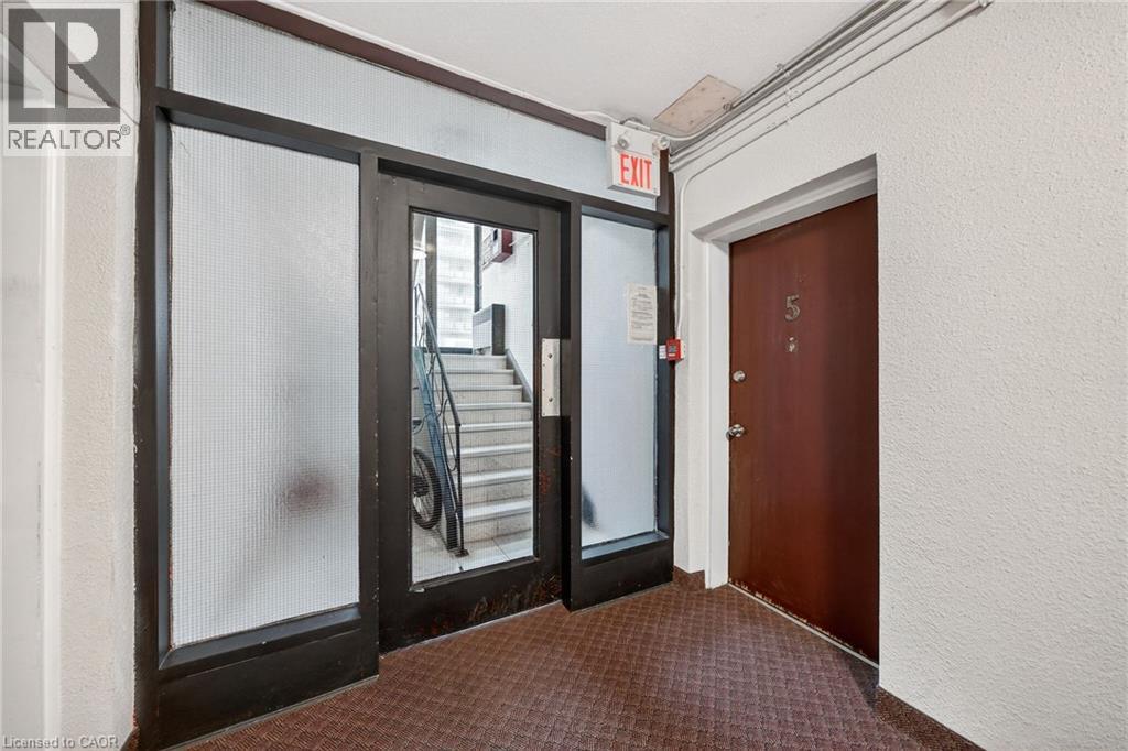 237 Mohawk Road E Unit# 5, Hamilton, Ontario  L9A 2H5 - Photo 2 - 40806654