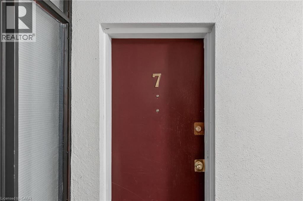 237 Mohawk Road E Unit# 7, Hamilton, Ontario  L9A 2H5 - Photo 3 - 40806659